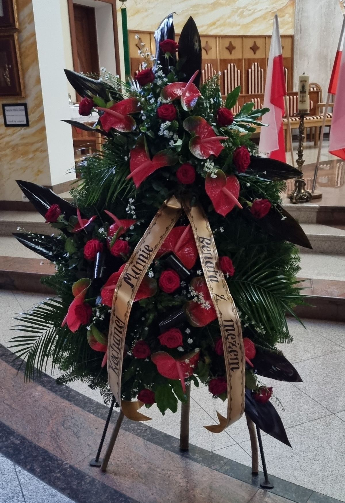 Nowoczesna wiązanka pogrzebowa czerwone anturium