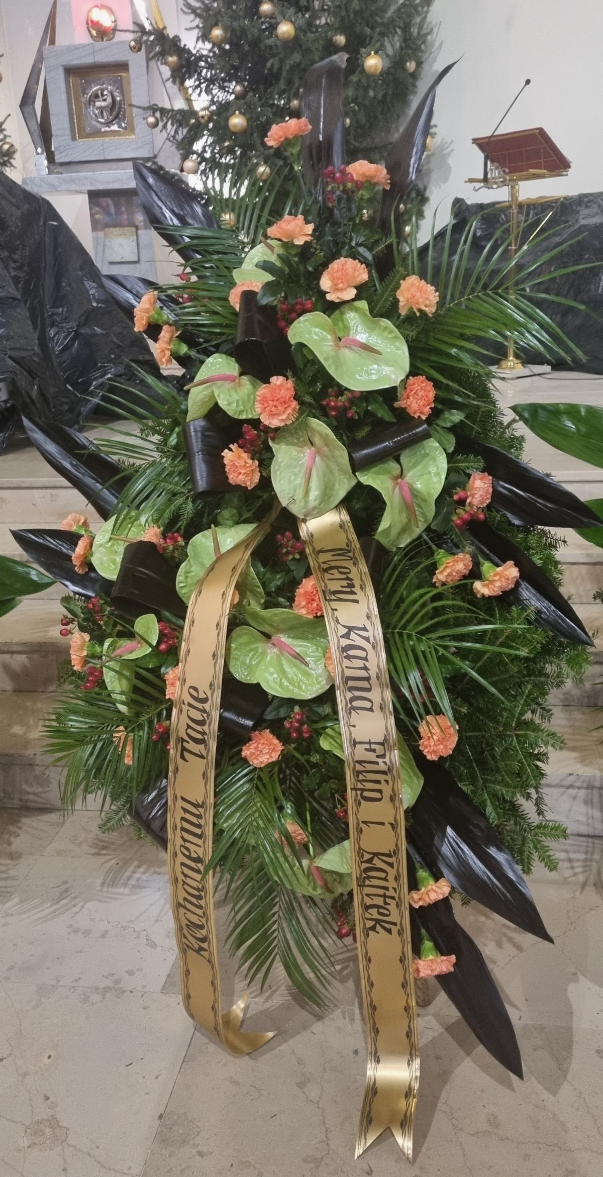 Wiązanka pogrzebowa pomarańczowe róże lilie