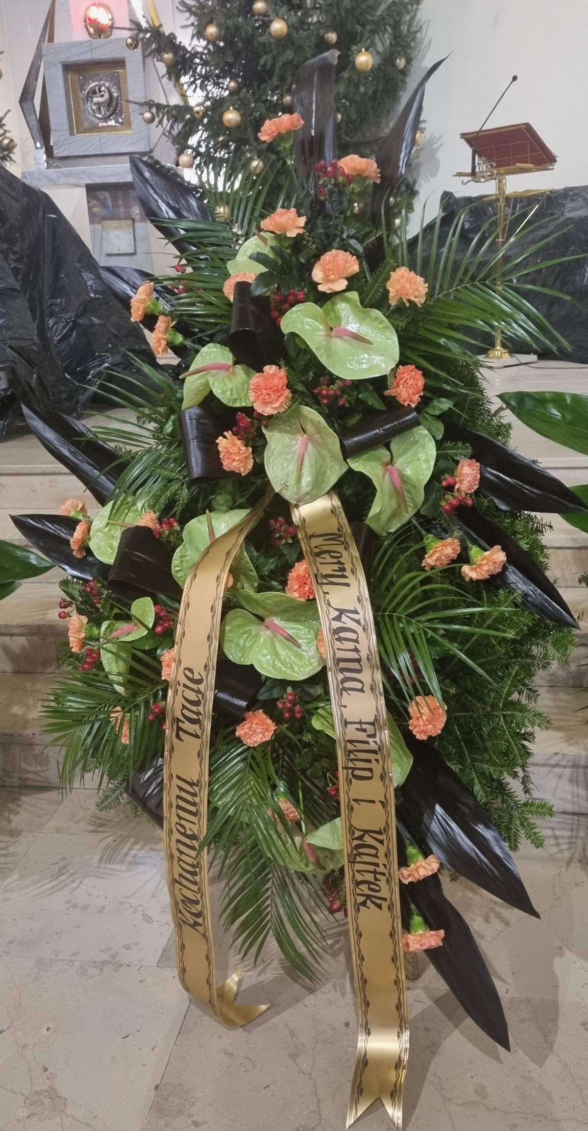 Wiązanka pogrzebowa łososiowe goździki