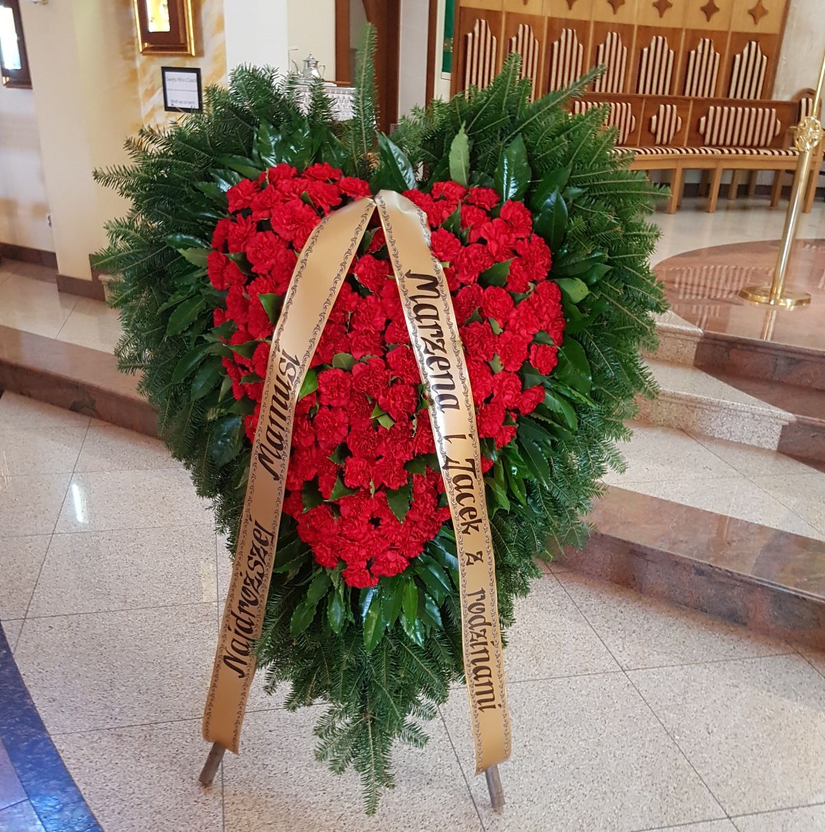 Wieniec pogrzebowy serce czerwone goździki